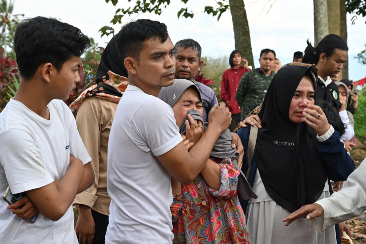 B Squeda De Supervivientes En Indonesia Tras Sismo Que Mat A Personas