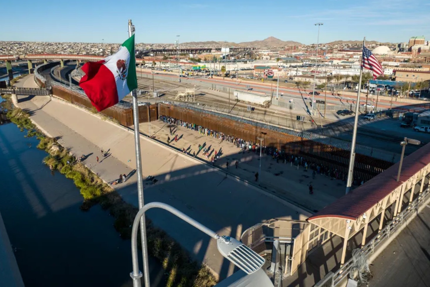 Hallan A M S De Menores Migrantes Abandonados En Carretera De M Xico