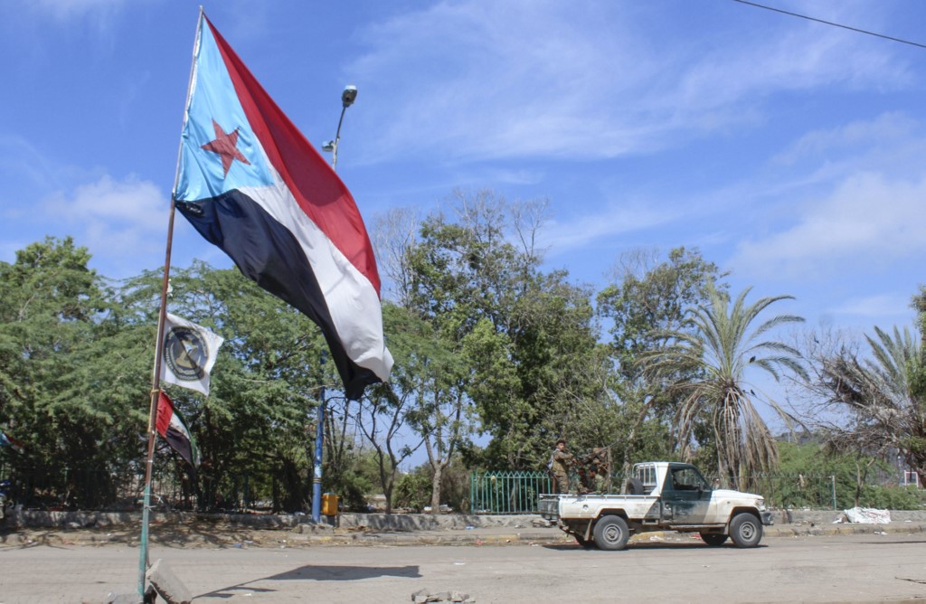 Bandera en Yemen del sur, donde separatistas declararon autonomía