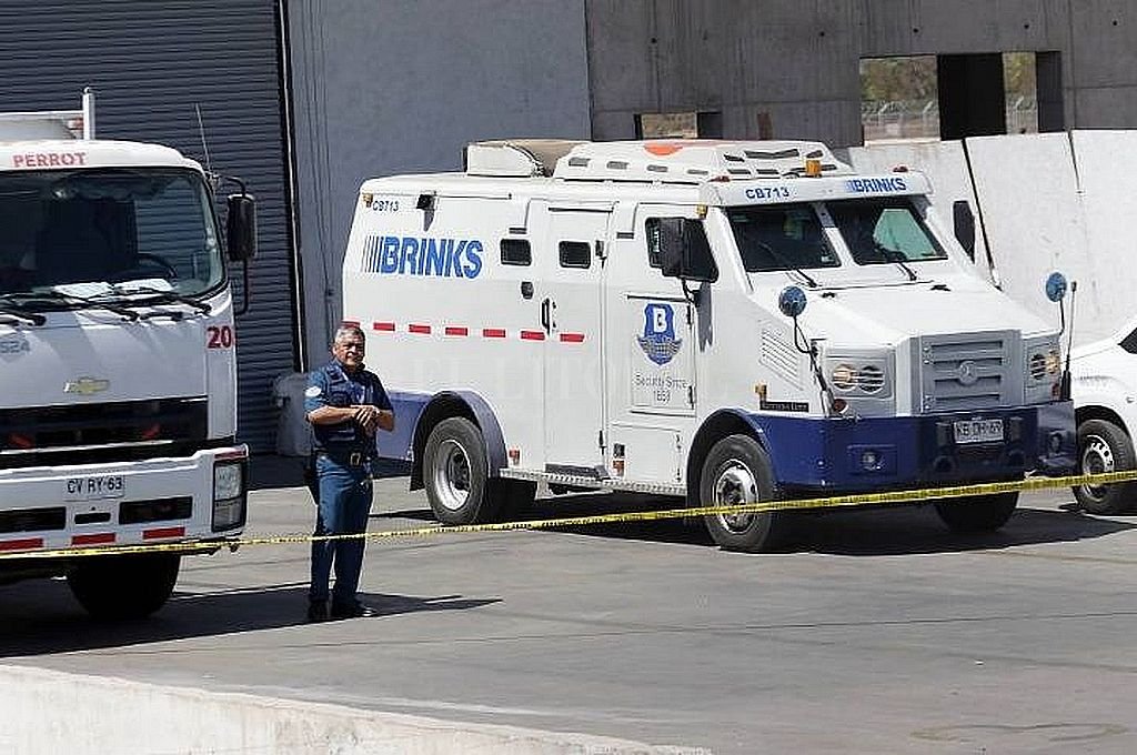 Camion robado en el aeropuerto De Santiago, Chile.