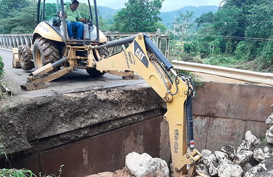 Ministerio de Obras Públicas y Transportes,Consejo Nacional de Vialidad,Rodolfo Méndez,Carlos Alvarado,Comisión Nacional de Emergencias