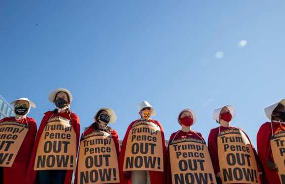 Miles de mujeres salen a protestar contra Trump en EEUU