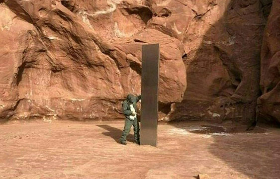 Misterioso "obelisco" descubierto en desierto de EEUU dispara teorías