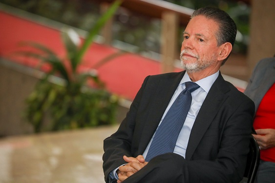 André Garnier,Presidencia,Gobierno,Impuesto a Casas de Lujo