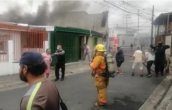 Bomberos,Daños,Casas,Onda Expansiva,Noticias,Dinamita,Cartago,Costa Rica