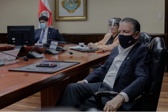 Carlos Alvarado,André Garnier,Ministerio de Hacienda