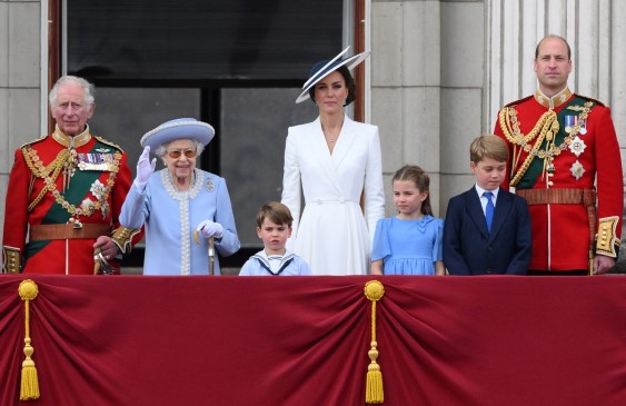 Isabel II Aclamada En Festejos Del Jubileo Destinados A Reavivar La 
