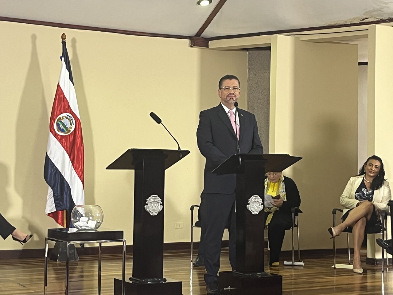 rodrigo chaves,gobierno,ministerio de seguridad pública,destitución,licitación de vehículos,consejo de gobierno,costa rica,casa presidencial,randall vega blanco