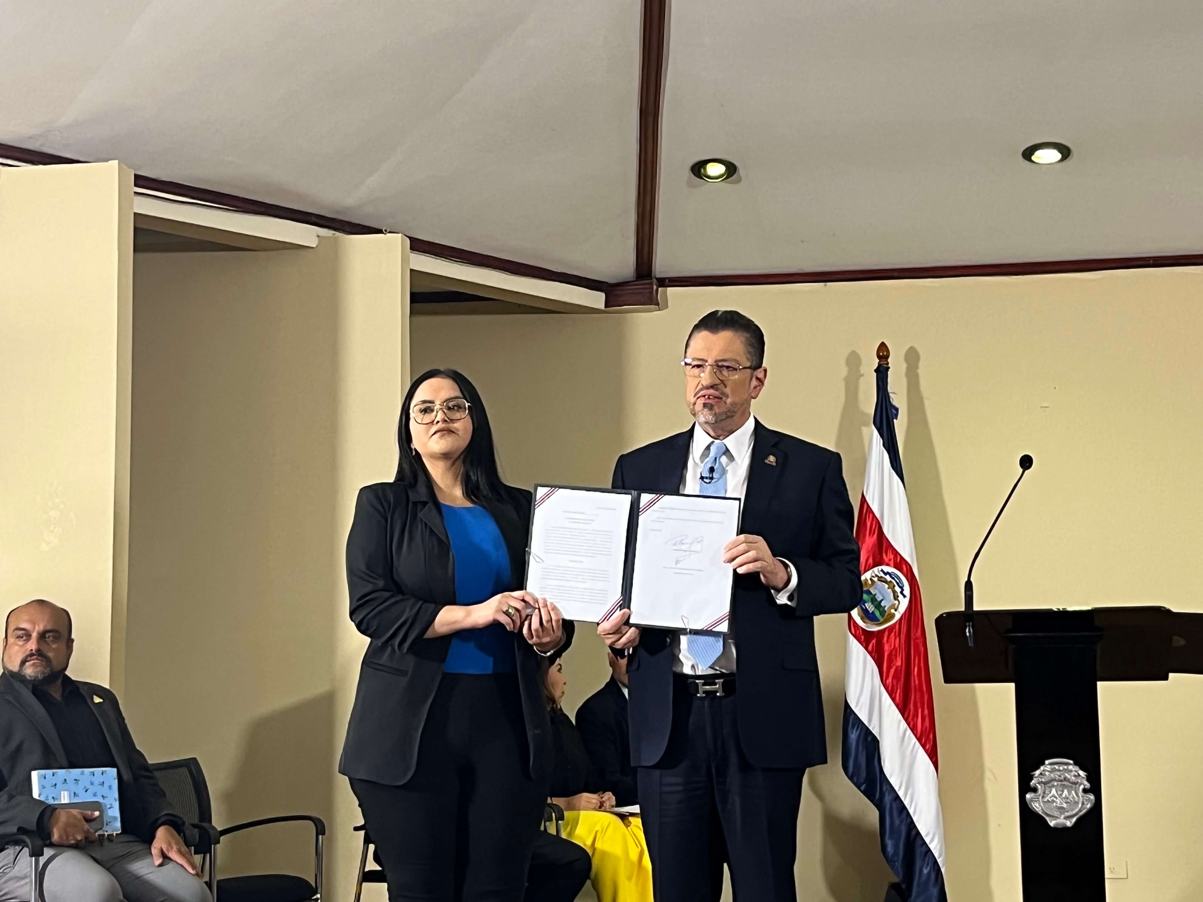 rodrigo chaves,joselyn chacón,ministerio de salud,gobierno de costra rica,medicamentos