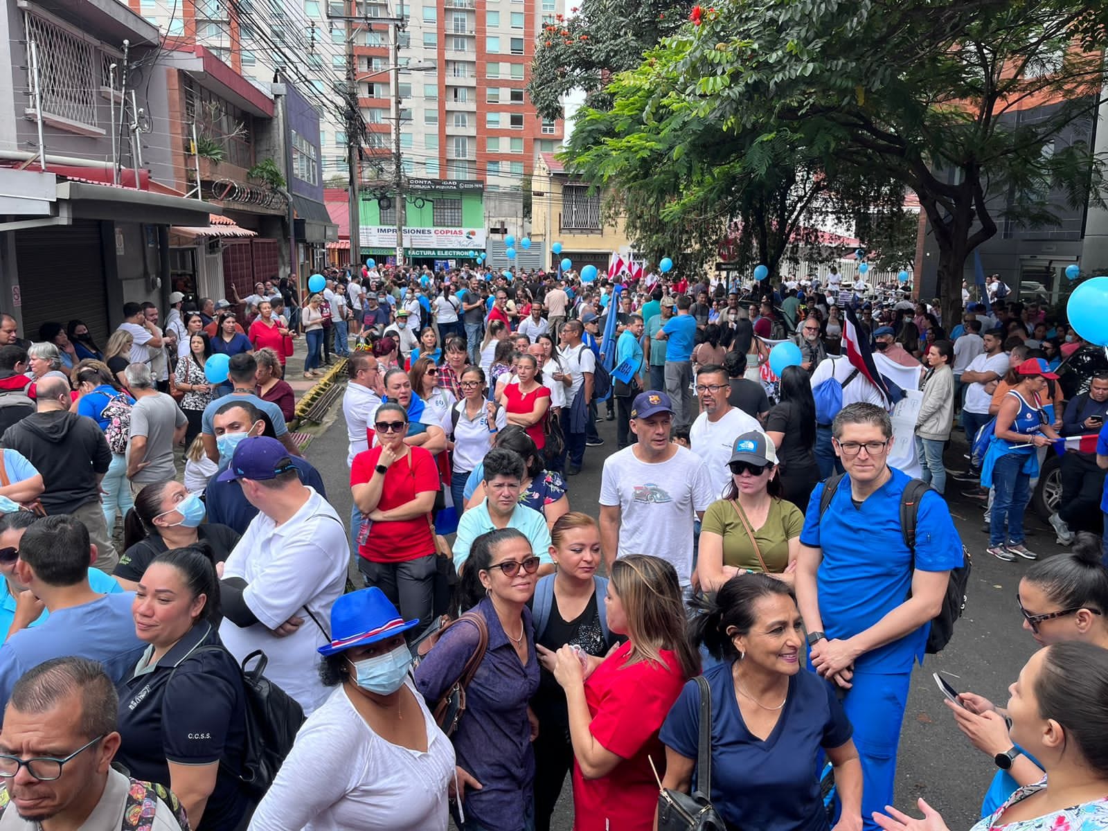 ccss,caja costarricense del seguro social,undeca,sindicatos,aumento salarial,marta esquivel,hospitales,centros de salud,protesta,manifestación,huelga