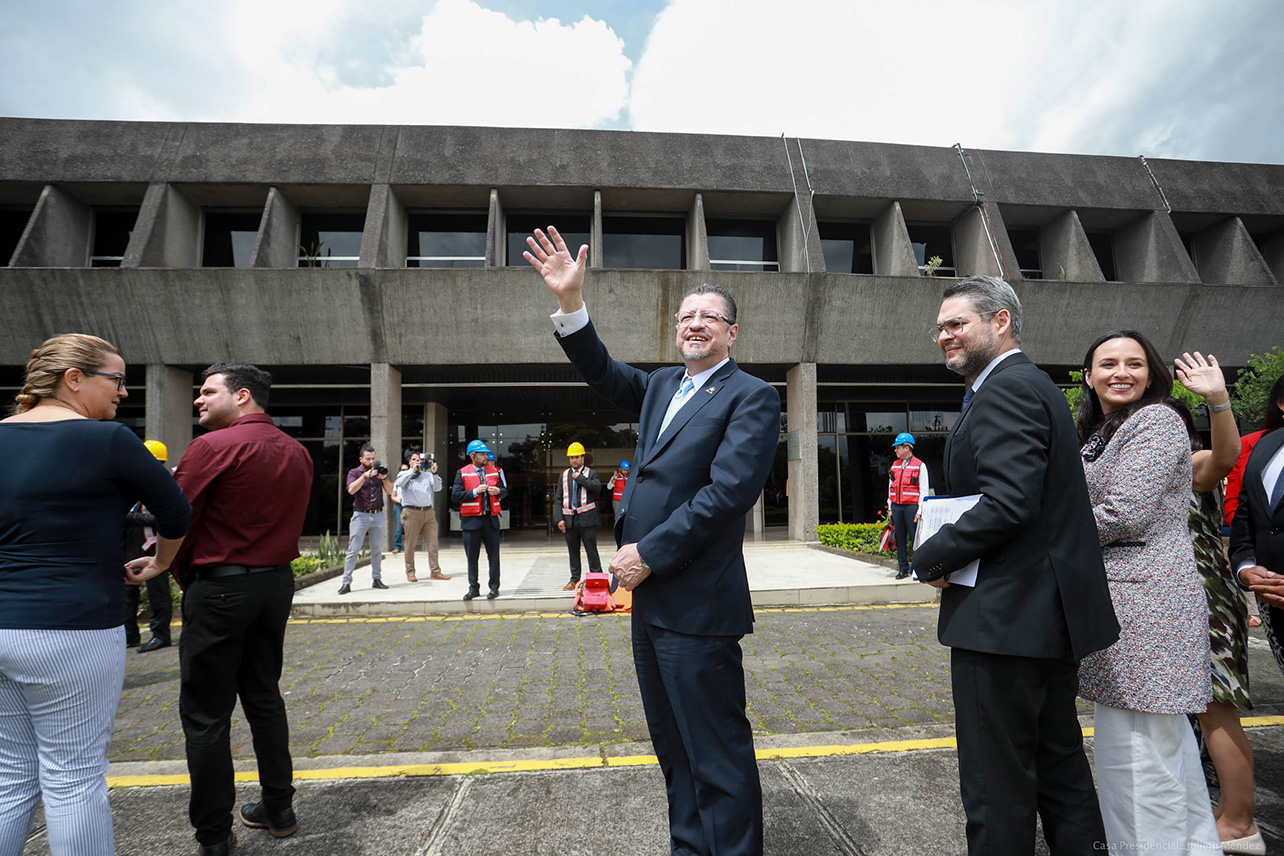 rodrigo chaves,ins,casa presidencial,gobierno,presidente,despacho