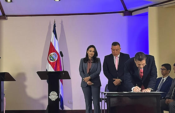 Ministerio de Economía Industria y Comercio (MEIC),Poder Ejecutivo