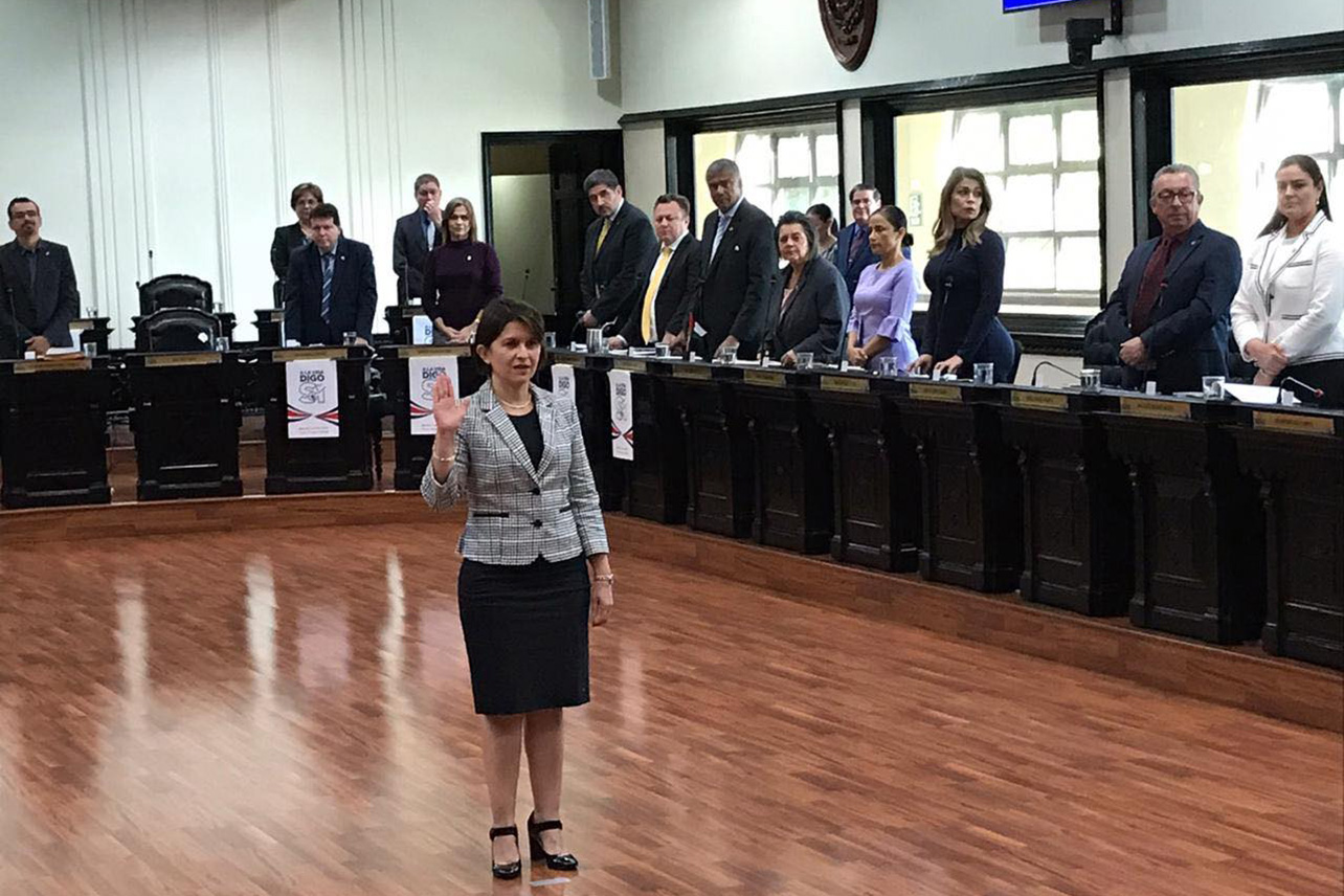 catalina crespo,defensoría de los habitantes,procuraduría de la ética,contraloría general de la república,tatiana mora,defensora adjunta,incentivos salariales,denuncia