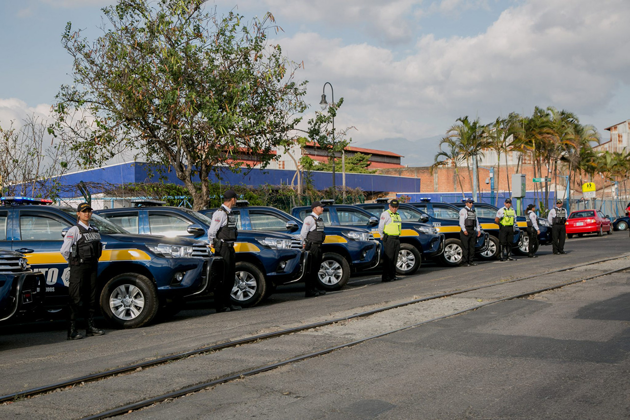 dirección general de policía de tránsito,policía de tránsito,oficiales de tránsito,tráficos,mopt,gobierno,luis amador,rodrigo chaves,jornada laboral,horas extras,alexander solano