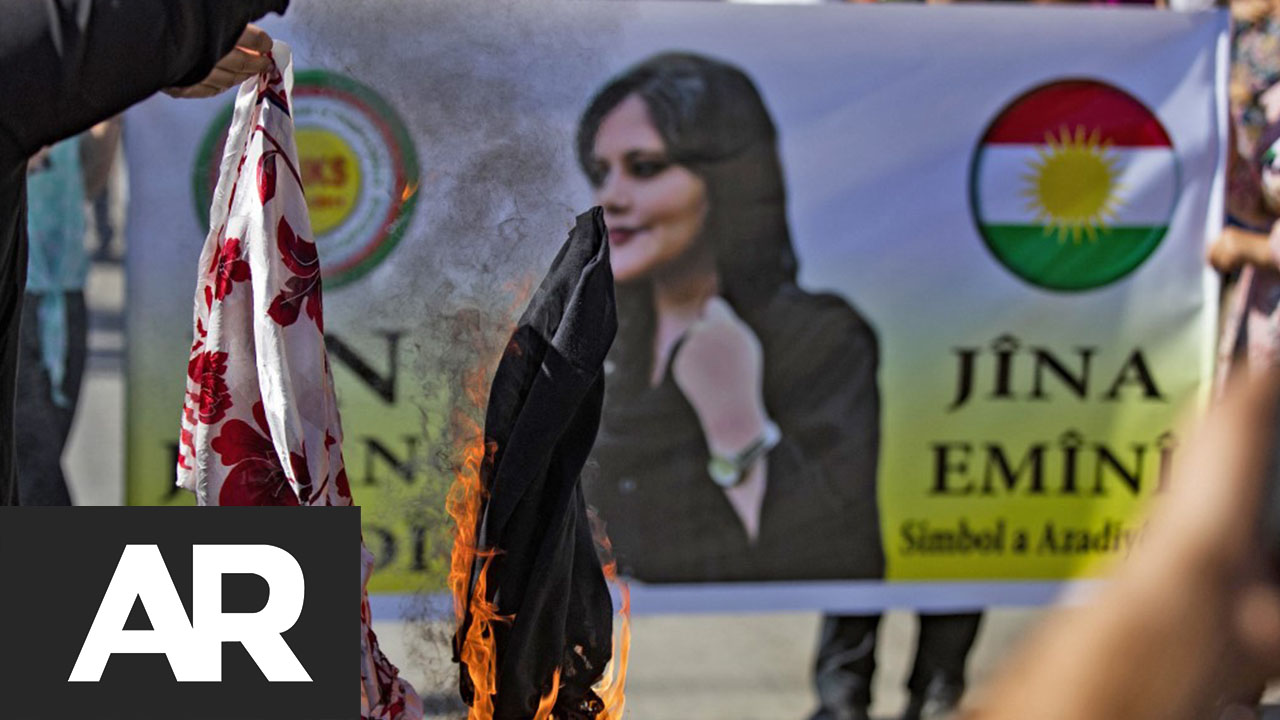 Manifestantes Se Congregan Frente A La Tumba De Mahsa Amini En Irán Pese A Amenazas 