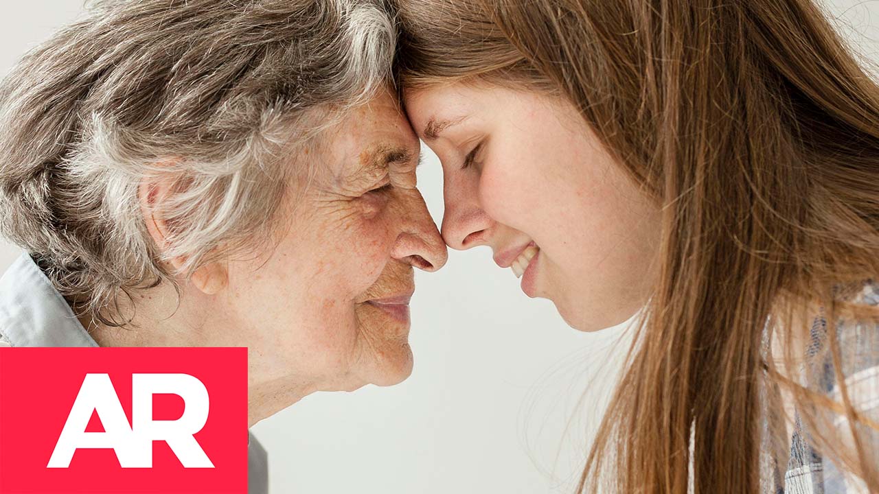 Primer estudio que demuestra que las abuelas nos hacen bien
