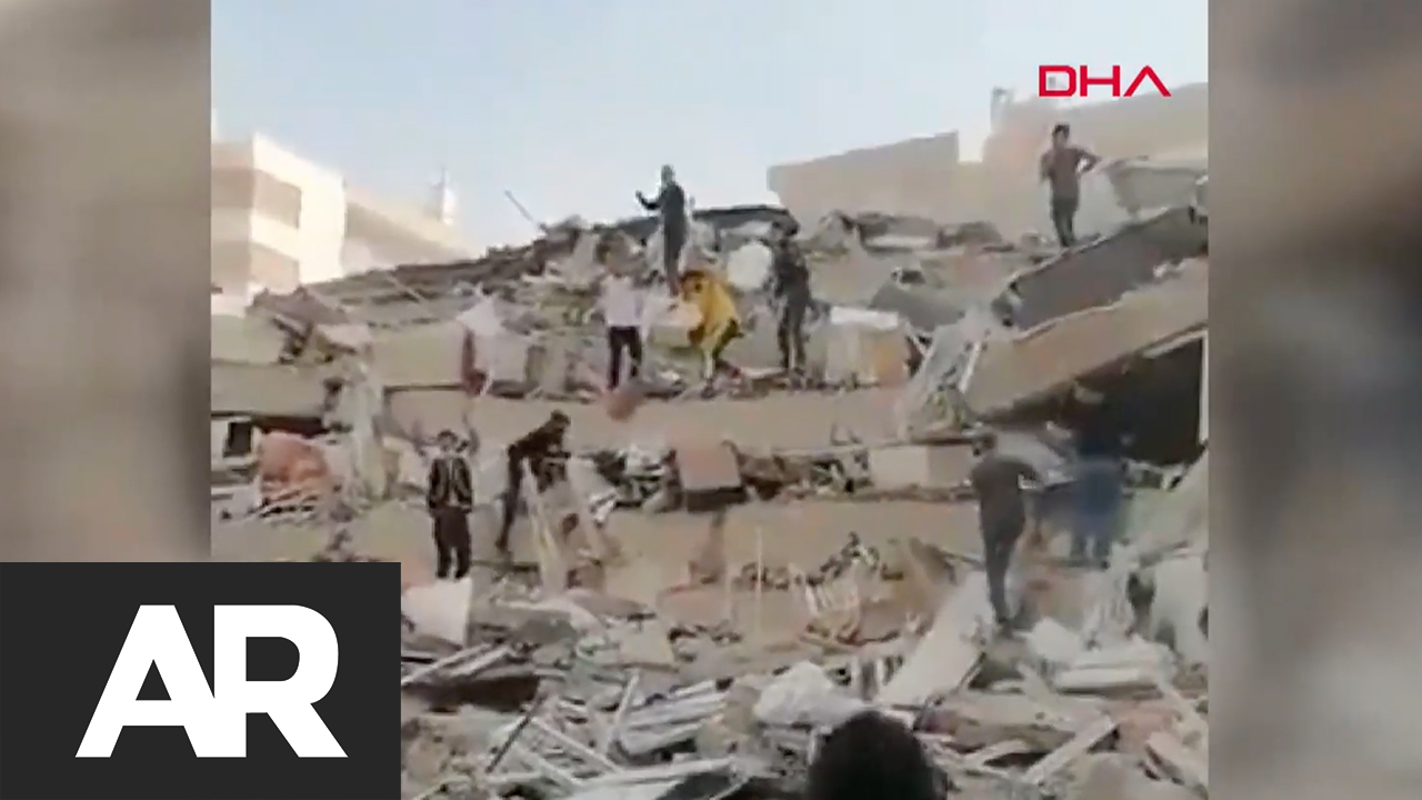 Edificios destruidos y mini-tsunami tras terremoto en Turquía y Grecia